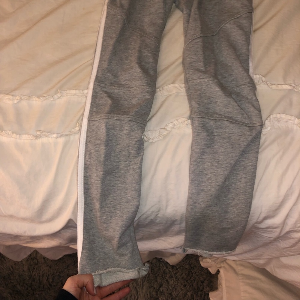 Revolve sweatpants - Picture 2 of 5